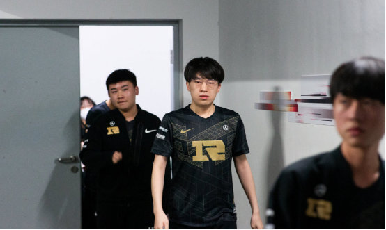 期表现充满 期表现充满